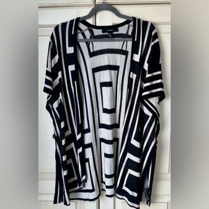 Forever 21 Black & White Geometric poncho/cardigan size S/M but fits easily L/XL
